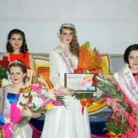 Участницы конкурса "Мисс Октябрьское - 2016"